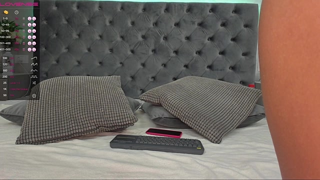 AshleySinn naked stripping on cam for live sex video chat