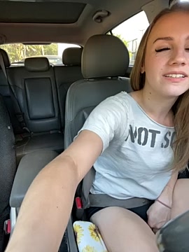 LadyLeah naked stripping on cam for live sex video chat