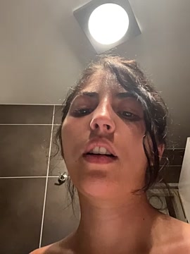 saphiyraamore naked stripping on cam for live sex video chat