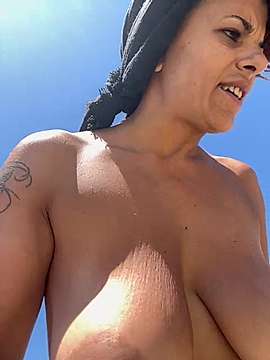 selvaggia_83 naked stripping on cam for live sex video chat