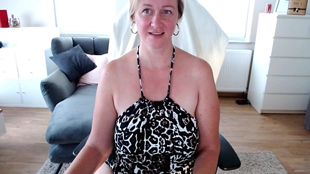 Sexy-Leni naked stripping on cam for live sex video chat