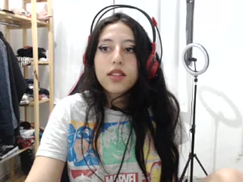 Clarissafray naked stripping on cam for live sex video chat