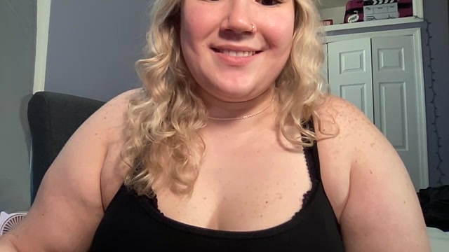 PiggyRose naked stripping on cam for live sex video chat