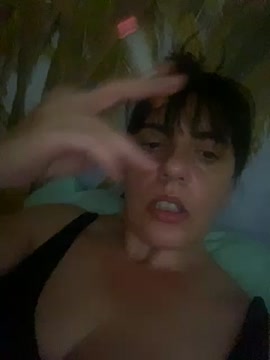 saradolcesara naked stripping on cam for live sex video chat