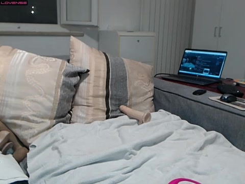 Fatabianca naked stripping on cam for live sex video chat