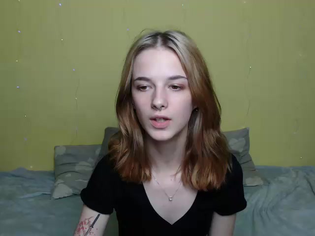 mia_deviil naked stripping on cam for live sex video chat
