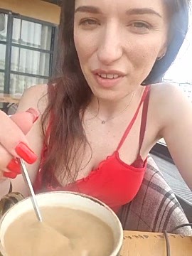 Brilliant-Queen fully nude stripping on cam for online sex movie show