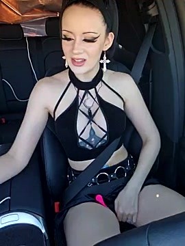EVILYN fully naked stripping on cam for online porn video webcam chat