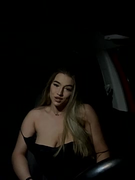 Giulliaa nude stripping on cam for online porn video chat