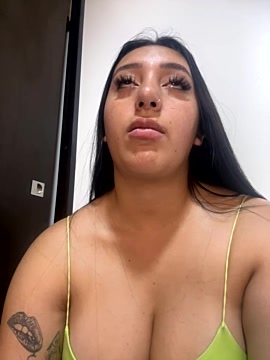 Hannahoff fully naked stripping on cam for online porn video chat