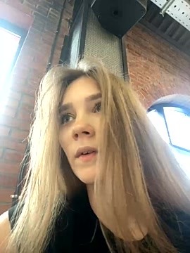 wow_dream fully nude stripping on cam for live sex movie chat