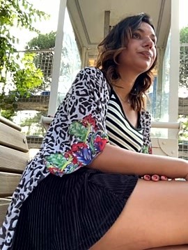 AkiraFunXXX fully naked stripping on cam for live sex movie show