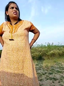 Canary_QueenBee fully naked stripping on cam for online porn movie show