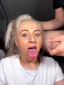 Strongqueen fully naked stripping on cam for online sex movie chat