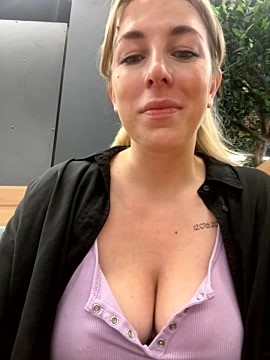 MommmyYummy naked stripping on cam for online porn video show