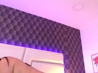 MiaReed fully naked on cam – live porn show