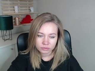 Holly95love naked on cam – online sex webcam chat