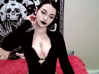 Oli Ivania fully naked on cam – live porn show