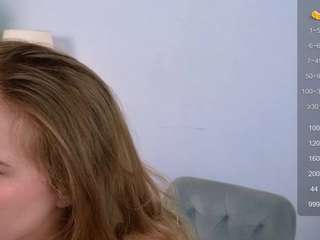 Molly-Walker fully nude on cam – online sex show