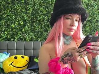 Katie naked on cam – live sex show
