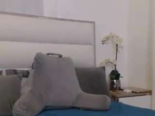 Jessica Simpsin fully naked on cam – live sex chat