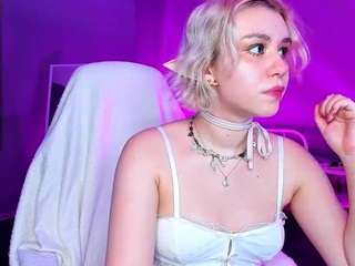 Lilly Cherry naked on cam – online porn show