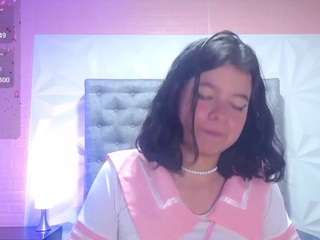 Cute Corina fully naked on cam – online sex webcam chat