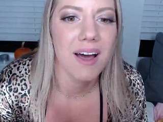 Candice Dare fully nude on cam – live porn show