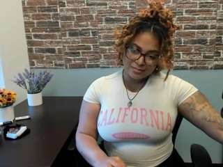GoddessLondi fully naked on cam – online sex chat