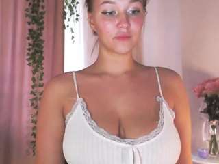 MilkyBunny fully naked on cam – online porn show