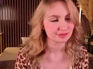 Maybe-Sophie fully naked on cam – live sex show