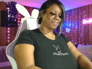 Qveen Purp naked on cam – live sex chat
