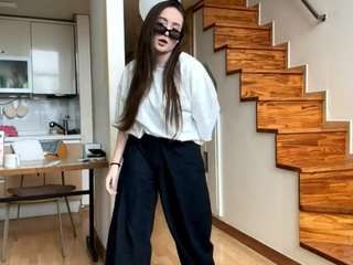 ThiSetler fully nude on cam – live porn show